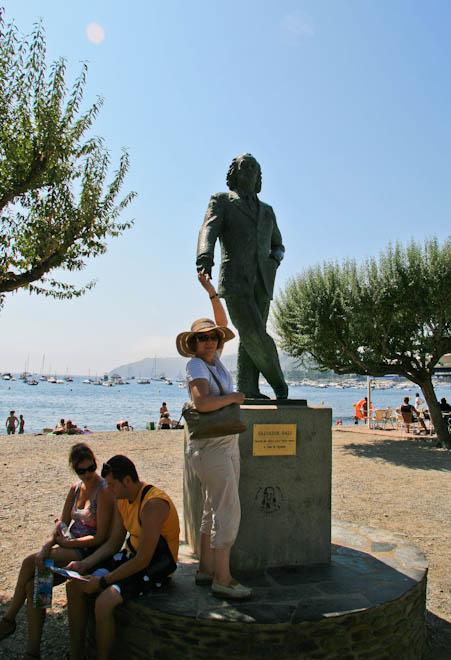 ������� (Cadaques). �������� ���������� ����