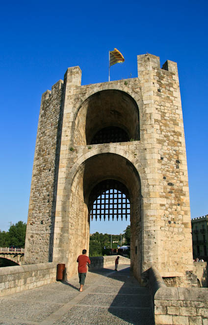 ������ (Besalu)
