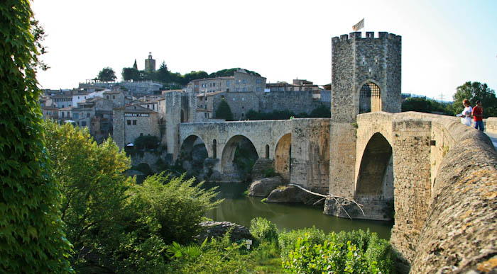 ������ (Besalu)