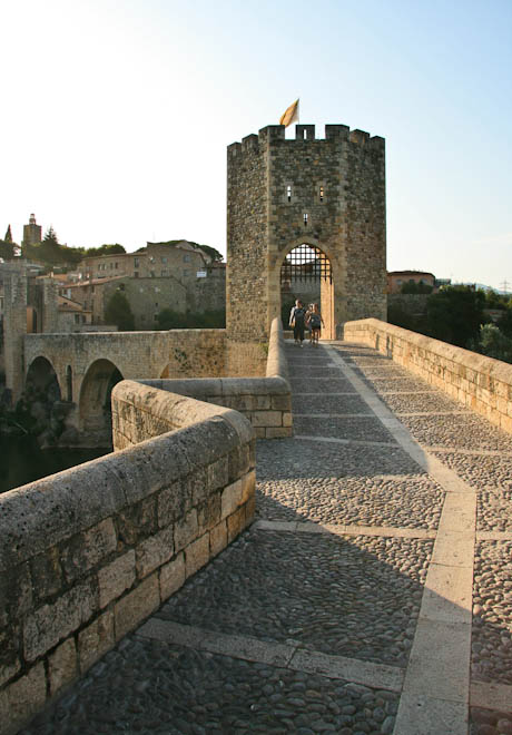 ������ (Besalu)