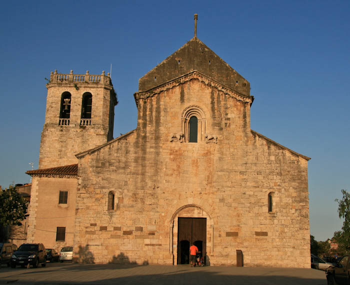 ������ (Besalu)
