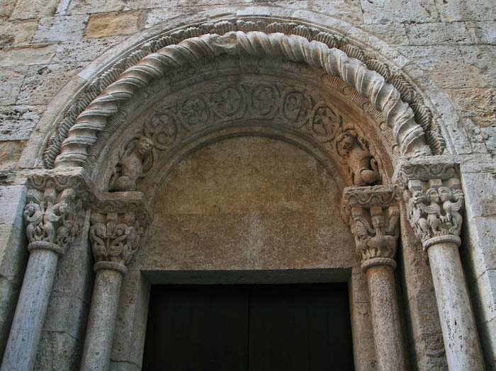 ������ (Besalu)