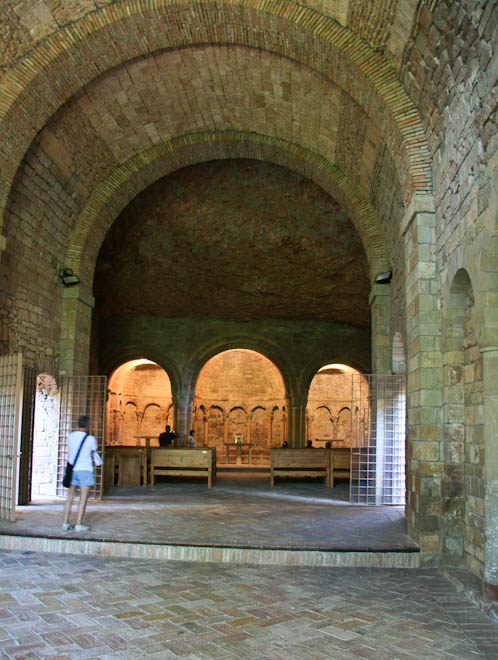 ��������� ����-����-��-��-����� (Monasterio de San Juan de la Pena)