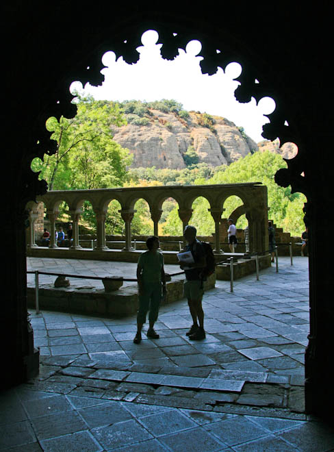 ��������� ����-����-��-��-����� (Monasterio de San Juan de la Pena)