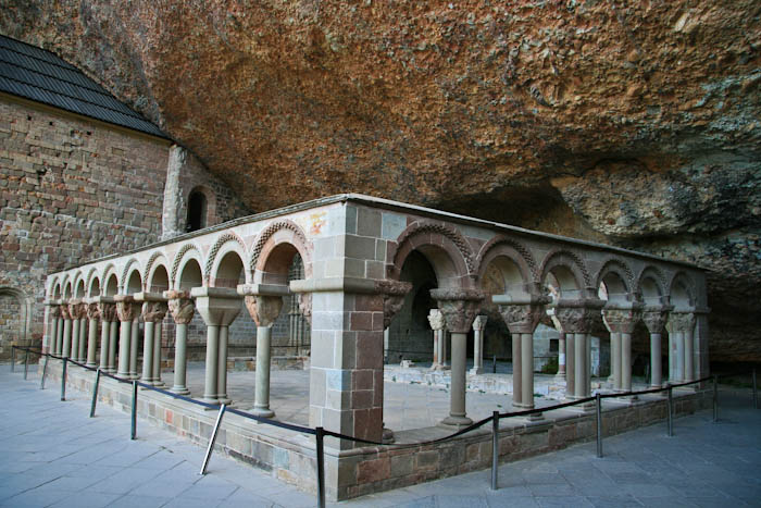 ��������� ����-����-��-��-����� (Monasterio de San Juan de la Pena)