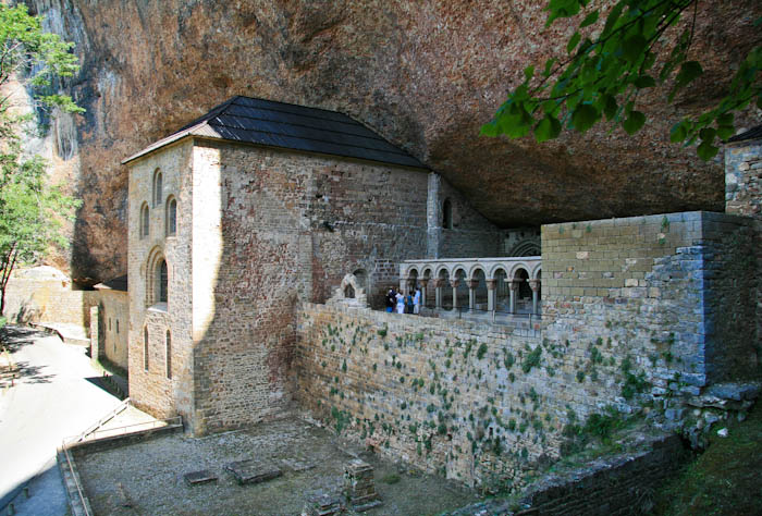 ��������� ����-����-��-��-����� (Monasterio de San Juan de la Pena)