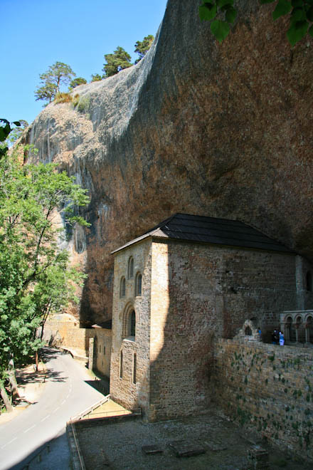 ��������� ����-����-��-��-����� (Monasterio de San Juan de la Pena)